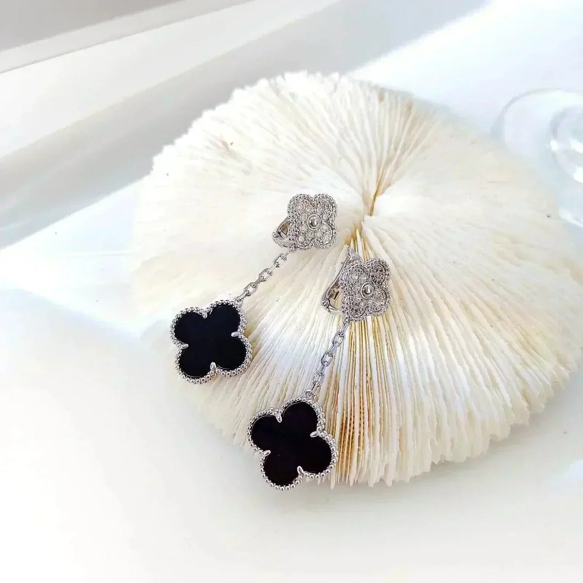¡®Lume Jewelry¡¯CLOVER 2 MOTIFS  DIAMOND ONYX EARRINGS SILVER