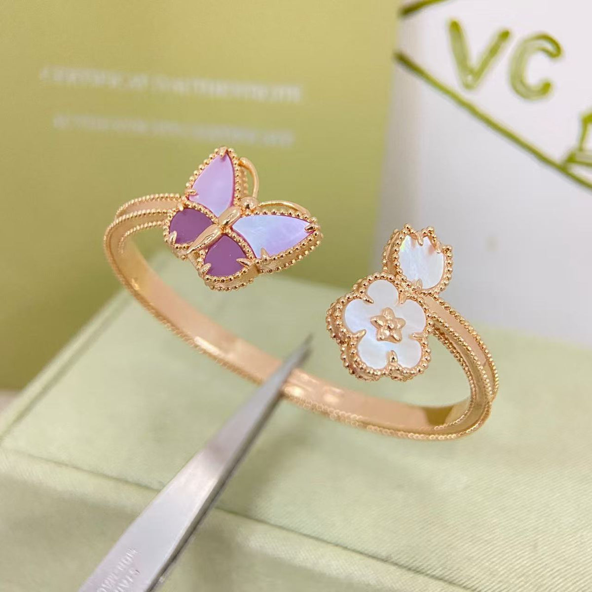 ¡®Lume Jewelry¡¯Lucky Alhambra Butterfly & Clover Open Bangle,