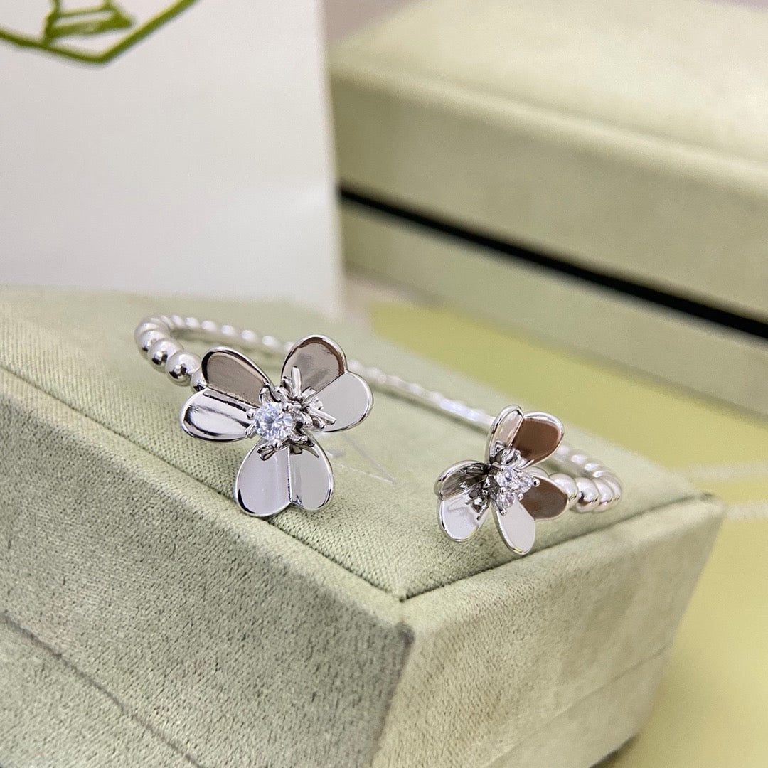¡®Lume Jewelry¡¯Frivole Two‑Flower Open Bangle,