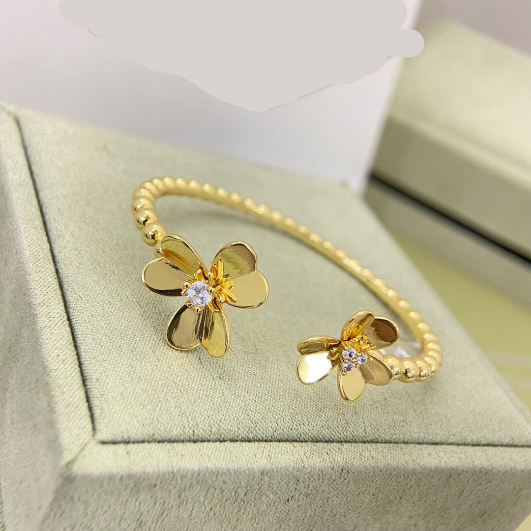 ¡®Lume Jewelry¡¯Frivole Two‑Flower Open Bangle,